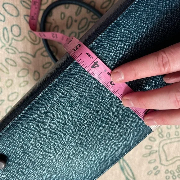 Coach handbag ❄️❄️ - Picture 8 of 9